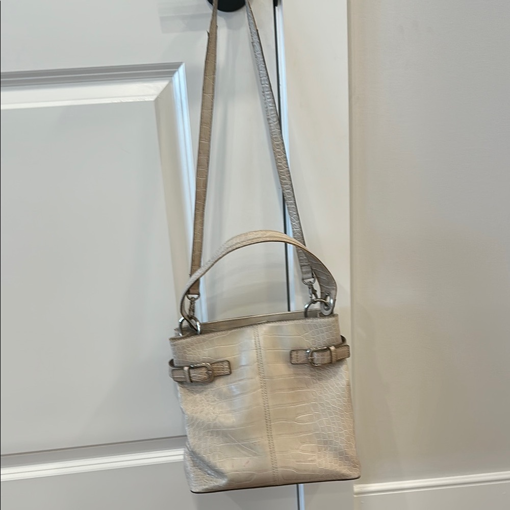 3/$15 Tommy Hilfiger PURSE Cream Embossed Shoulder Bag Purse Silver Hardware - Picture 2 of 12